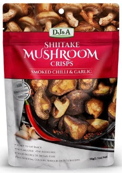 צ'יפס פטריות שיטאקי קריספיות מעושנות בצ'ילי ושום.