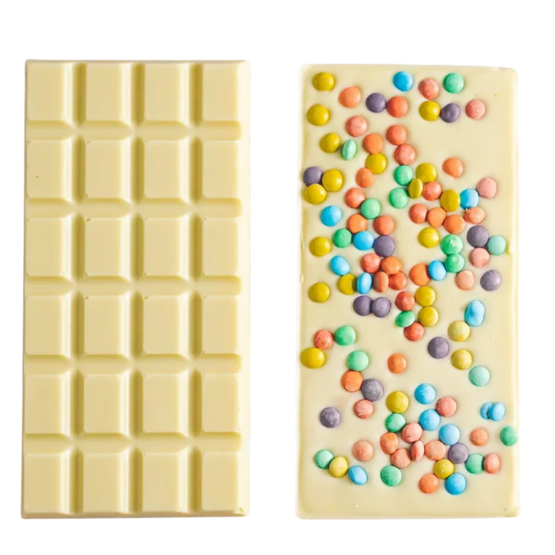 טבלת שוקולד לבן עם עדשי שוקולד Mokaya